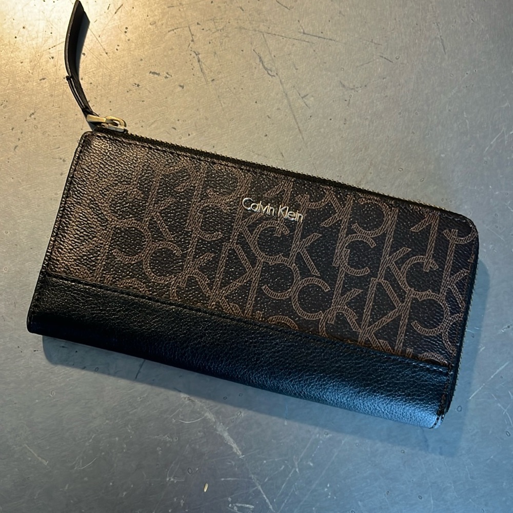 Calvin Klein Wallet. EUC
